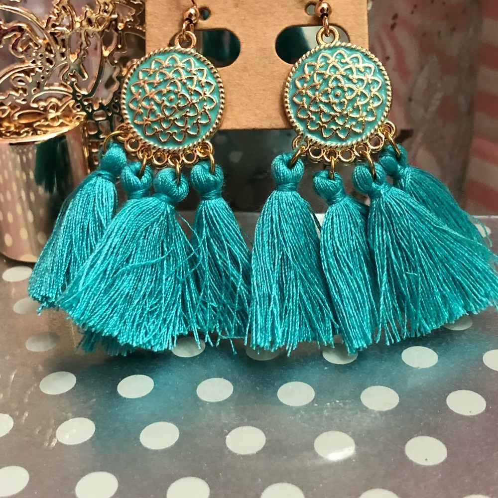 Earring bundle - Picture 10 of 10